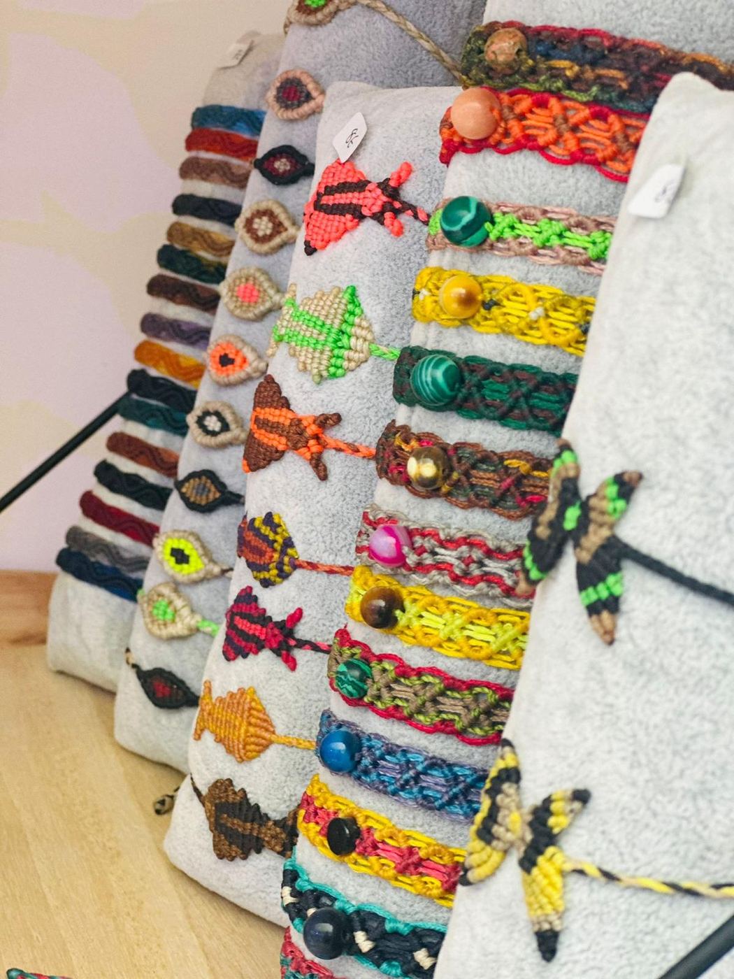 Pulseras de macramé hechas a mano